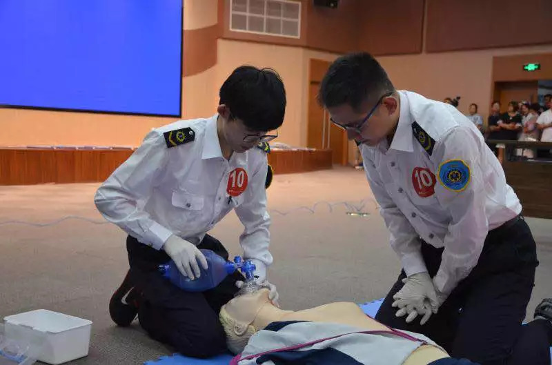 赛后北京首钢备战欧超杯；强势反弹细节曝光；气氛紧张；医务组通报恢复的简单介绍