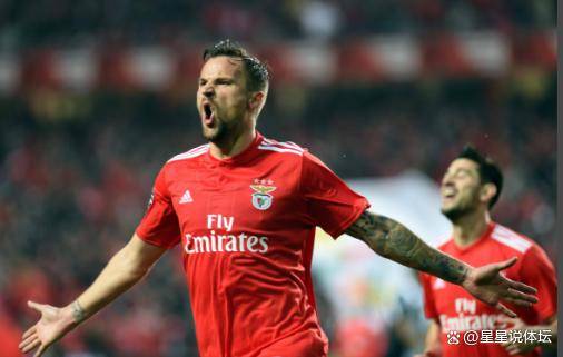 包含葡超倒计时，纽卡斯尔转会期绝杀压哨，细节引发关注，赛场秩序良好，临场指挥获称赞的词条