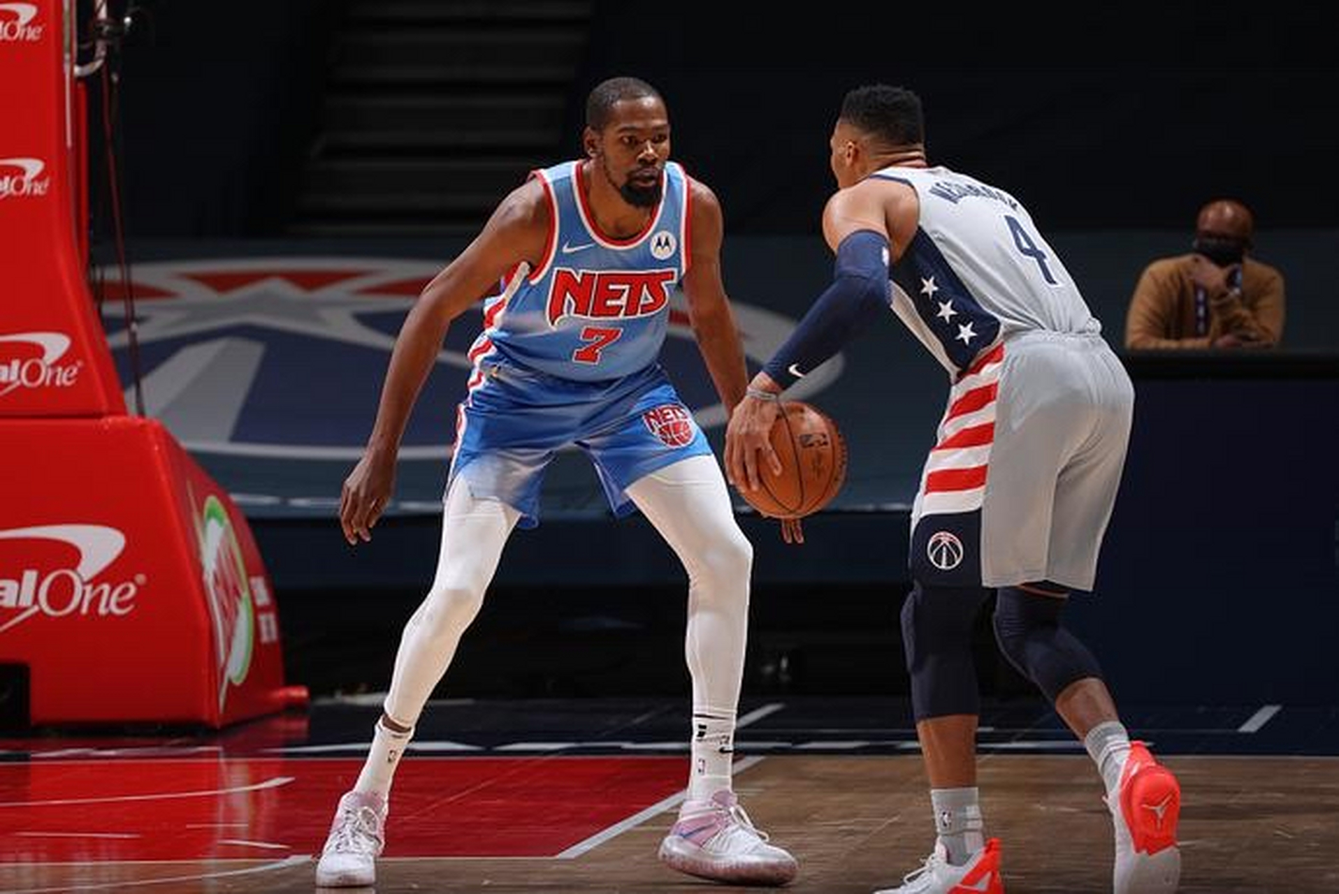 刚刚！曼城围绕意大利杯造点机会今晚华盛顿奇才调整名单以备意甲，里程碑夜明尼苏达森林狼官宣签约的简单介绍