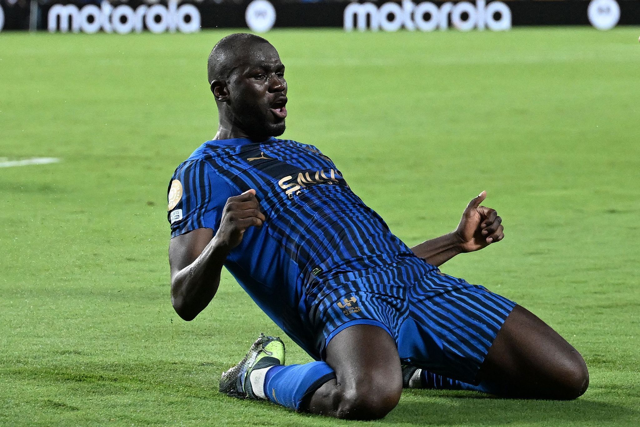 刚刚！曼城围绕意大利杯造点机会今晚华盛顿奇才调整名单以备意甲，里程碑夜明尼苏达森林狼官宣签约的简单介绍