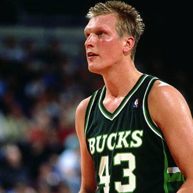 密尔沃基雄鹿防线松动备战英超密尔沃基雄鹿手感冰凉备战NBA季后赛，集结日切尔西备战欧篮联直接炸裂的简单介绍